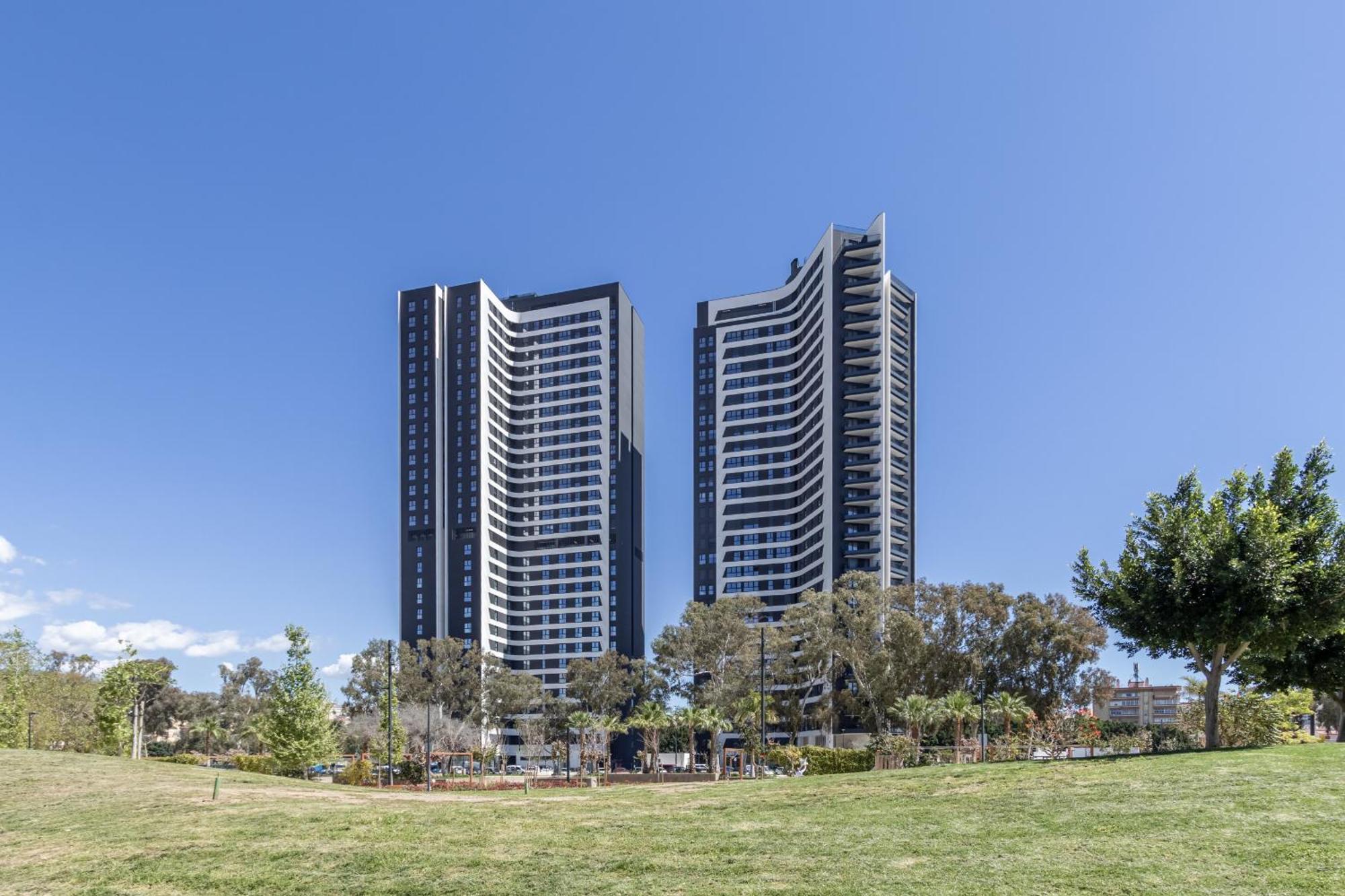 Skyline 5 Pool & Parking Free *