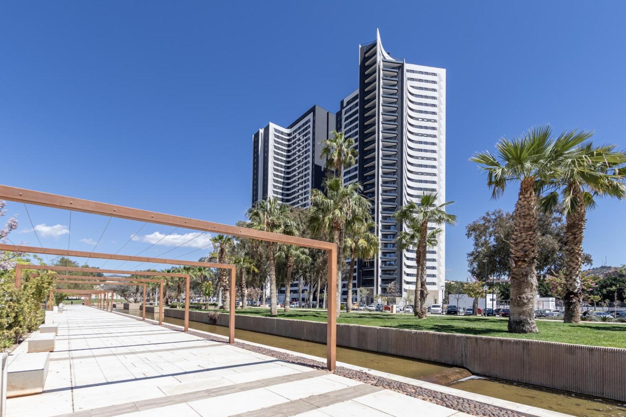 Skyline 5 Pool & Parking Free * Málaga