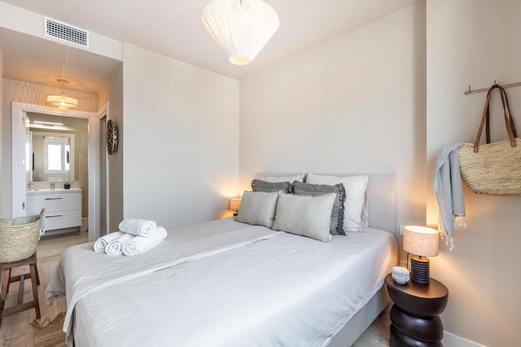 Skyline 5 Pool & Parking Free Apartment *